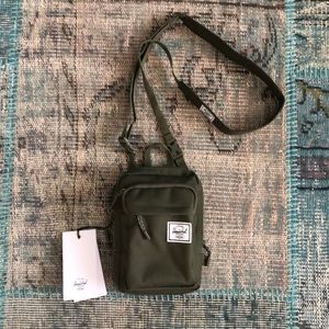 HERSCHEL Form Large crossbody/belt bag organizer NWT olive green and red stripe